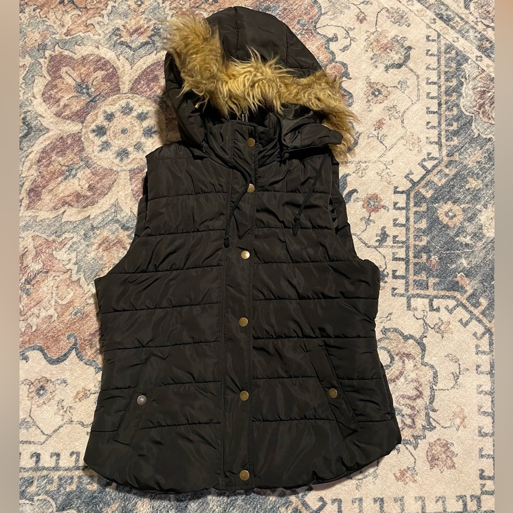 Love Tree Black Puffer Vest with Faux Fur Hood